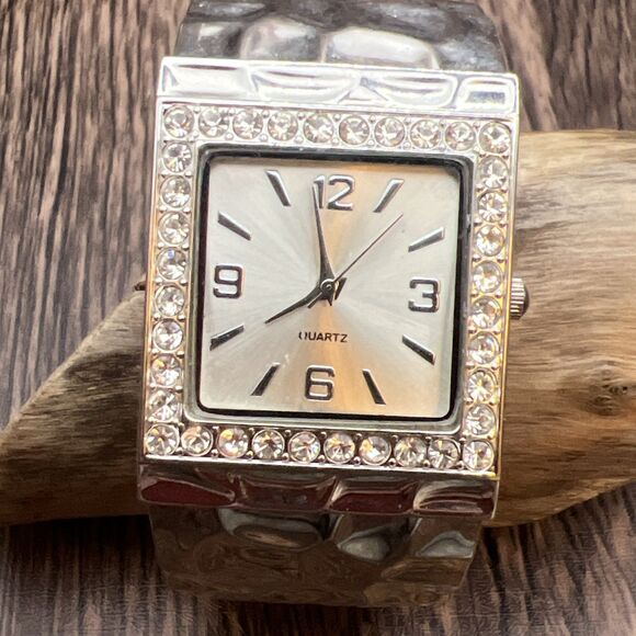 Accessories - Silver Bangle Women’s Quartz Watch GEN568 Watch New Battery